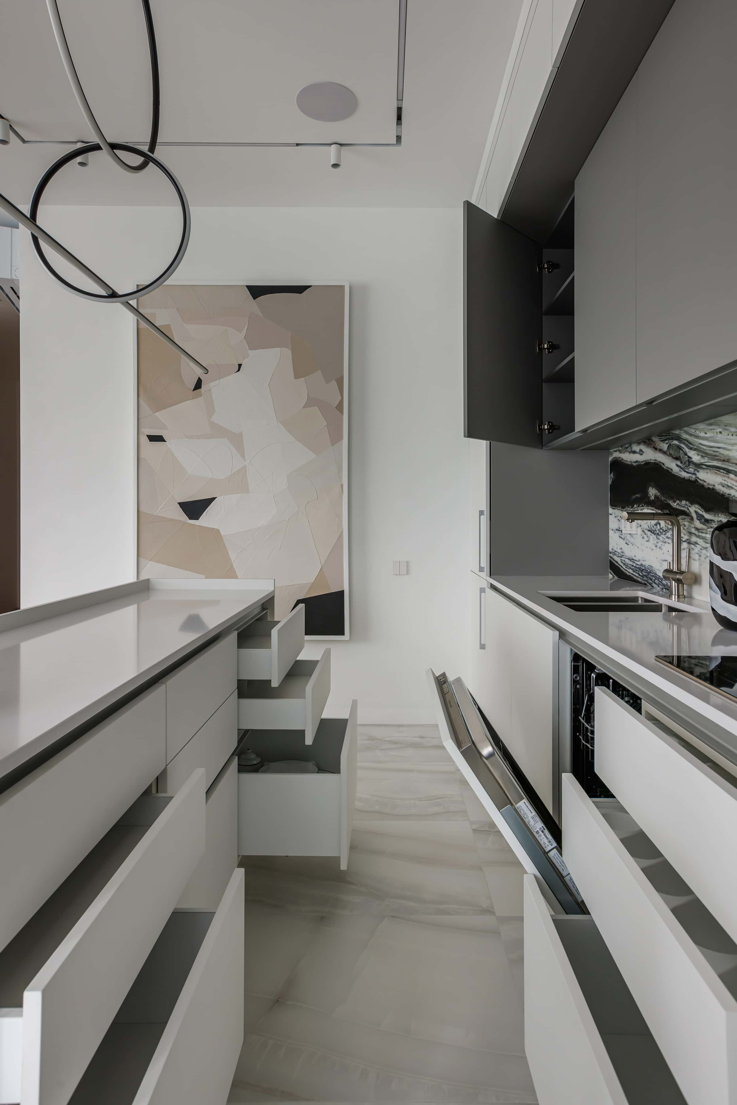 Design małego mieszkania Projekt wnętrza małego mieszkania z panelami frezowanymi. Nowoczesny design 2026.