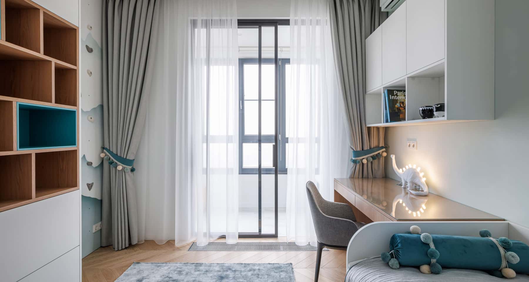 Frezowane panele i LED Projekt wnętrza. Panele frezowane i oświetlenie LED w nowoczesnym mieszkaniu 2026.