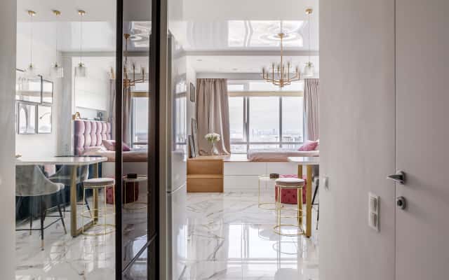 Jasne mieszkanie po remoncie z nowoczesnym designem wnętrza, idealne do relaksu.