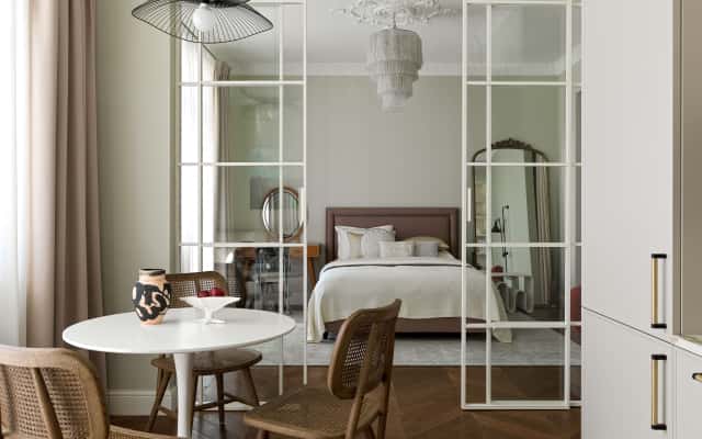 Oświetlenie w aranżacji wnętrz 2026: lampy w stylu klasycznym.