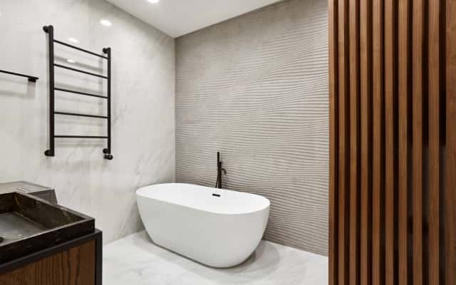 Udane połączenie kolorów i tekstur w mieszkaniu po remoncie. Inspiracje remontowe 2026.