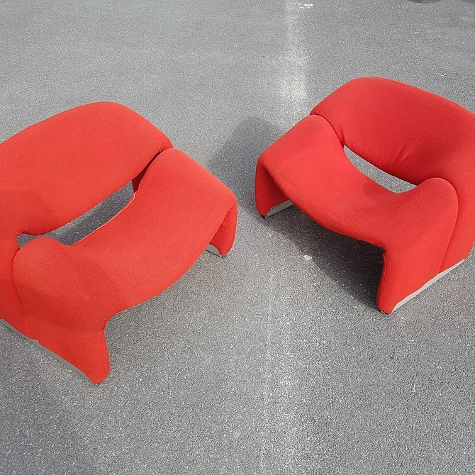 Fotel retro w nowoczesnym wnętrzu Integracja fotela retro w nowoczesnym designie, łącząc komfort i styl.