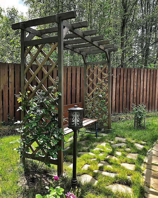 Ekologiczna podpora DIY Prosta podpora DIY dla klematisów z gałęzi: ekologiczny i naturalny design ogrodu