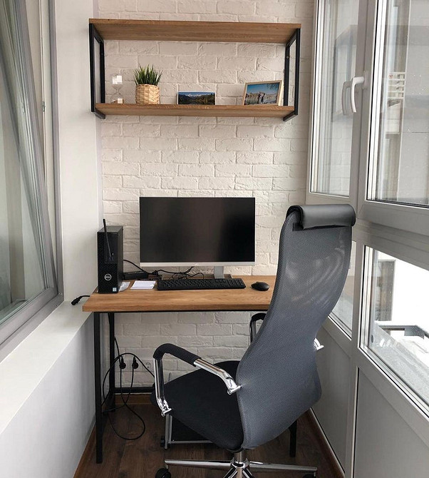 Przechowywanie na balkonie: Inspiracje na organizację przestrzeni z półkami w 2026.