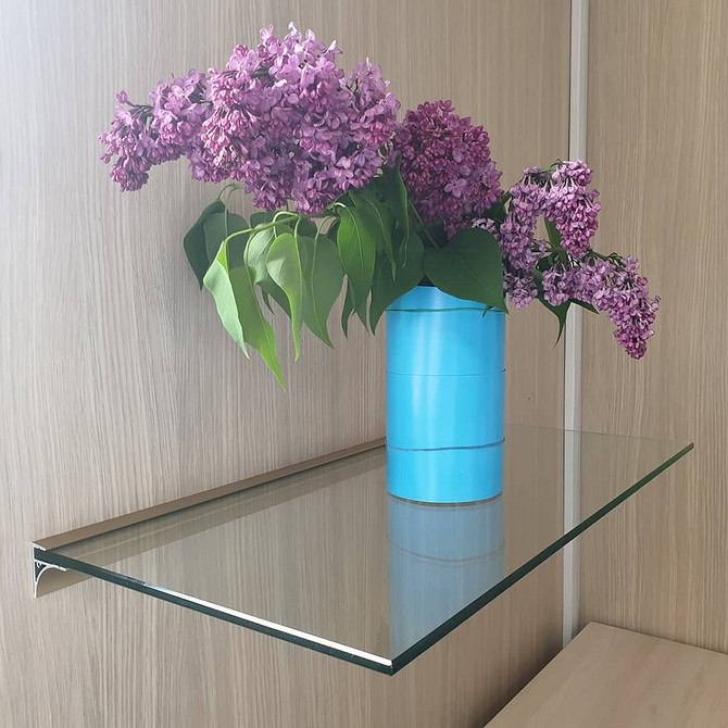 Półki na balkonie DIY do przechowywania narzędzi i innych przedmiotów w 2026.