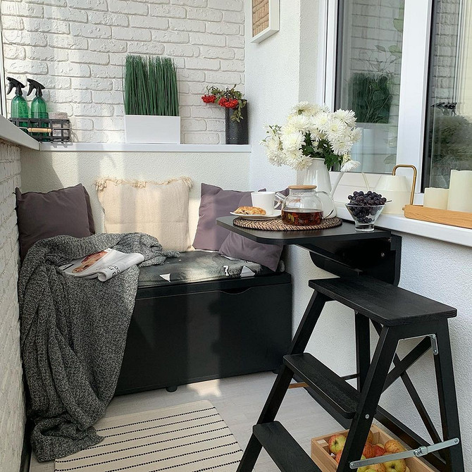 Różne rodzaje półek balkonowych: Wybierz optymalny wariant dla Twojego balkonu w 2026.