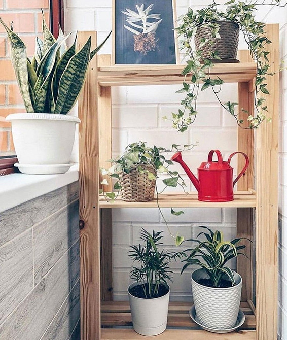 Materiały na półki balkonowe: Drewno, metal, plastik - co wybrać w 2026?