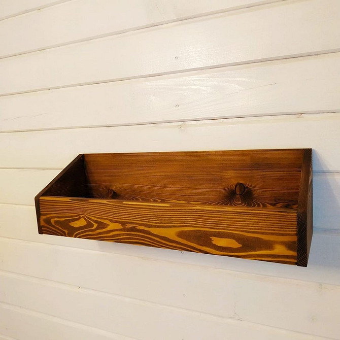 Designerskie półki na balkon DIY - idealne miejsce dla kwiatów i roślin w 2026.