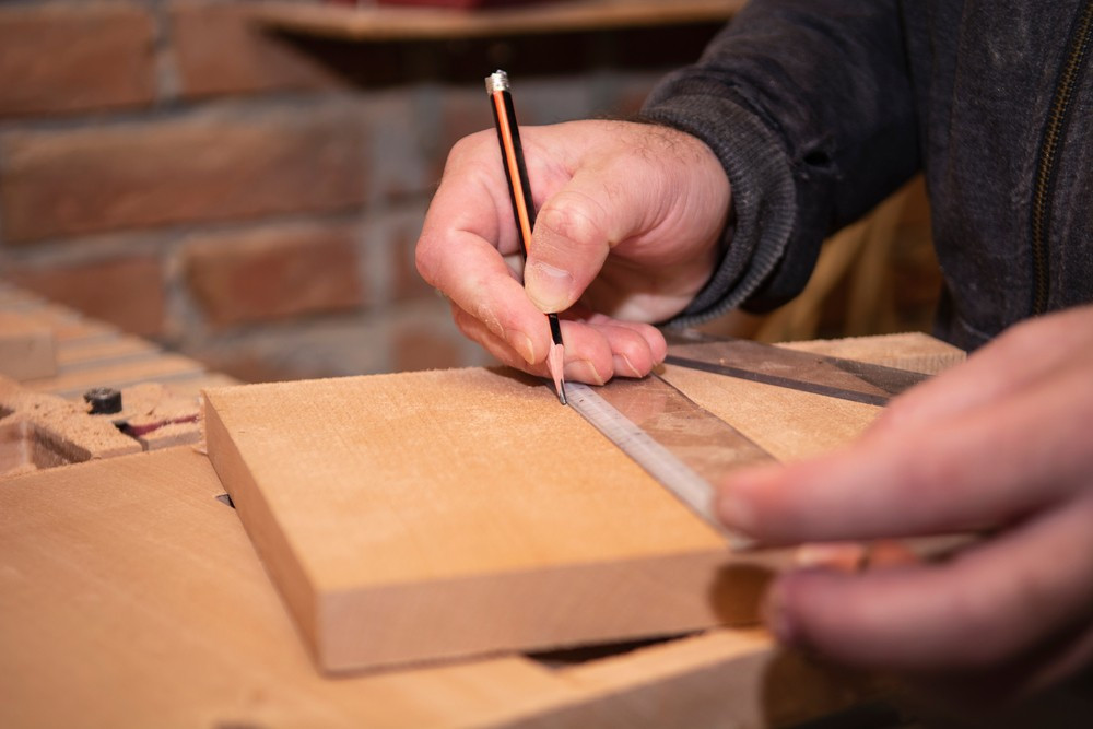 Inspiracja: organizacja przestrzeni na balkonie z półkami na kwiaty DIY w 2026.