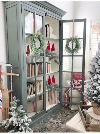 Świece i igliwie 2026 Kompozycje ze świecami i igliwiem na świątecznym stole: Boże Narodzenie 2026.