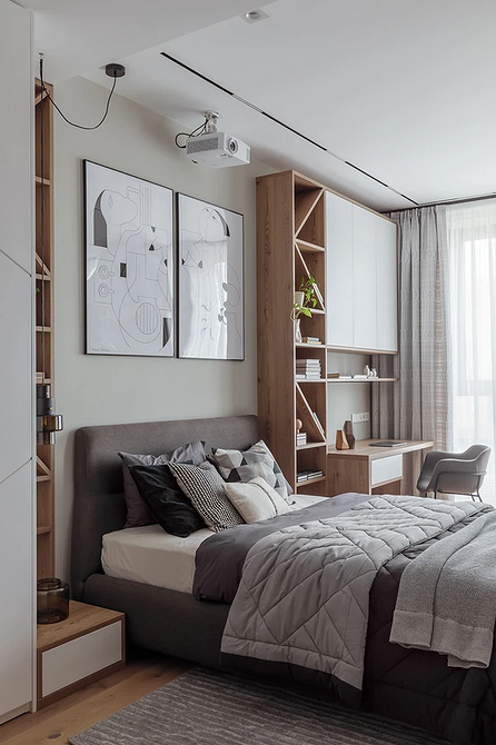 Nowoczesna sypialnia z dużym szarym łóżkiem i panoramicznymi oknami, minimalistyczny design.