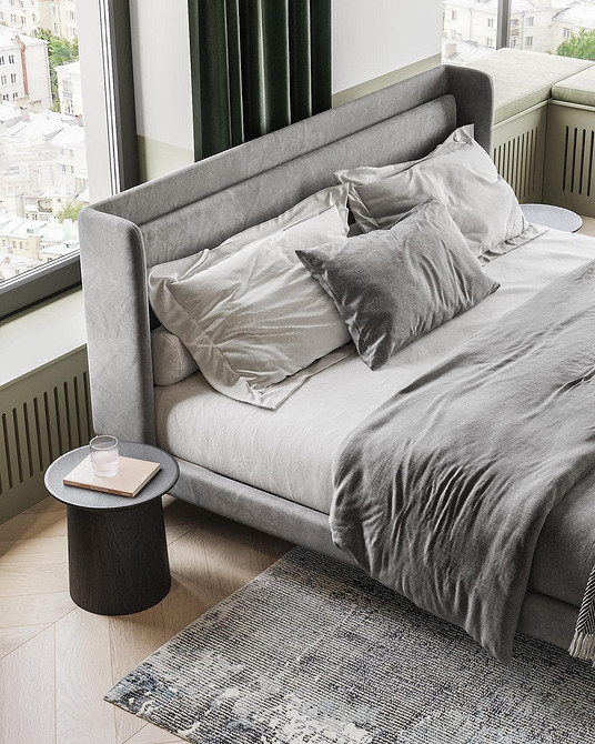 Szary salon z żółtymi poduszkami i drewnianym stolikiem kawowym – inspiracja