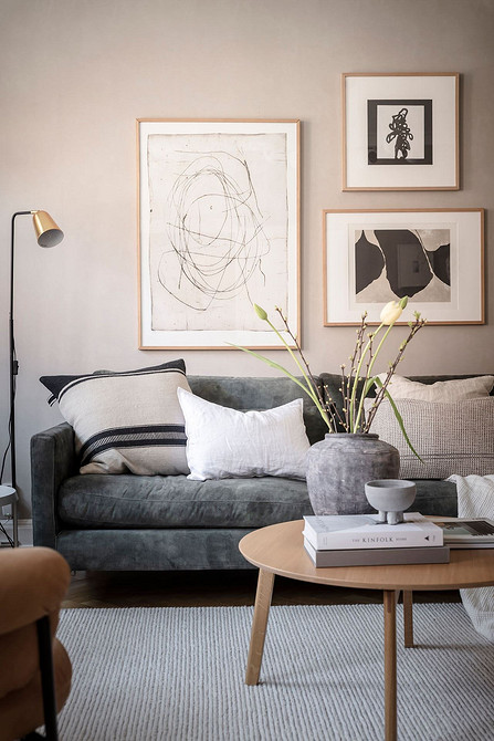 Stylowa szara sypialnia: połączenie kolorów dla spokojnego snu w 2026 roku.