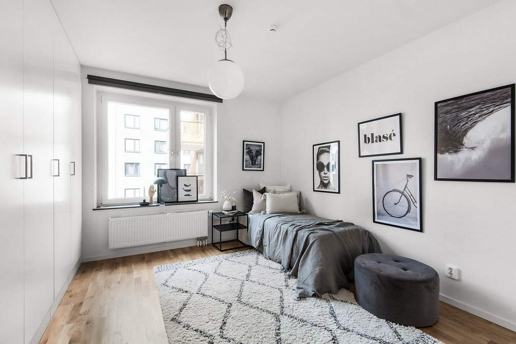 Szary salon Stylowy, szary salon z miękkimi meblami i poduszkami. Idealny do relaksu.