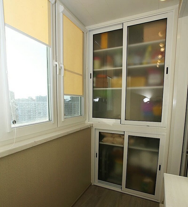 Inspirujący design Balkon z szafą: pomysły na przechowywanie i aranżacja przestrzeni w 2026.