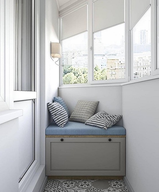 Drewniana szafa na balkon: ekologiczny materiał i naturalny wygląd w aranżacji.