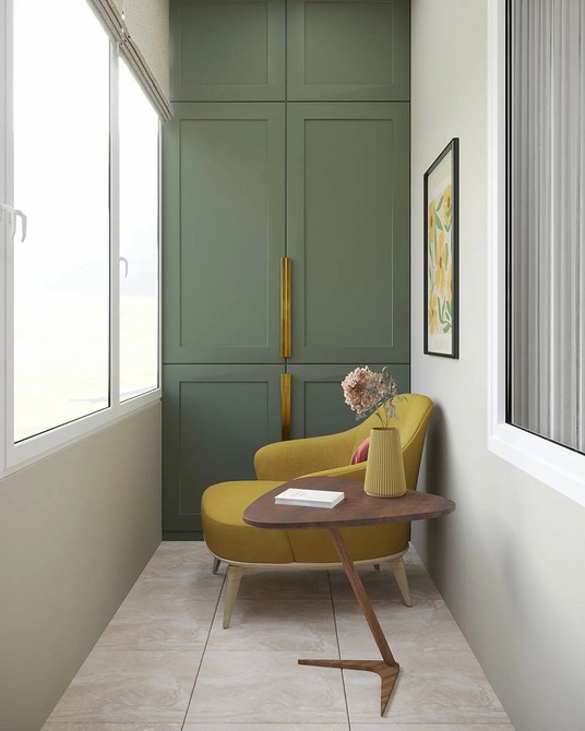 Szafa z przesuwnymi drzwiami na balkonie dla wygodnego przechowywania i oszczędności miejsca.