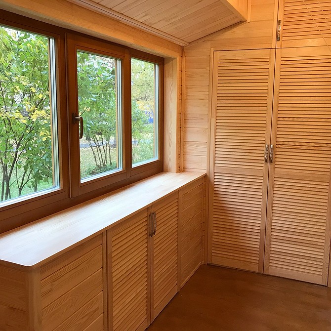 Szafa wnękowa na balkonie: indywidualne rozwiązanie dla maksymalnego wykorzystania przestrzeni.