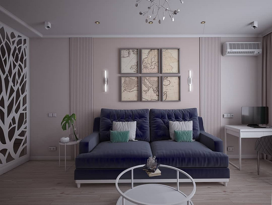 Jasna niebieska sofa w salonie z żółtymi akcentami, dodająca energii i stylu.