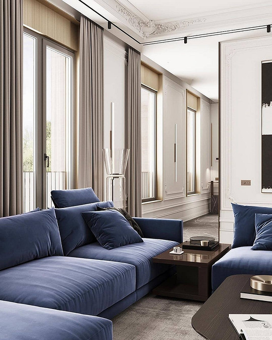 Komfortowa niebieska sofa w przytulnym salonie. Idealne meble do relaksu.