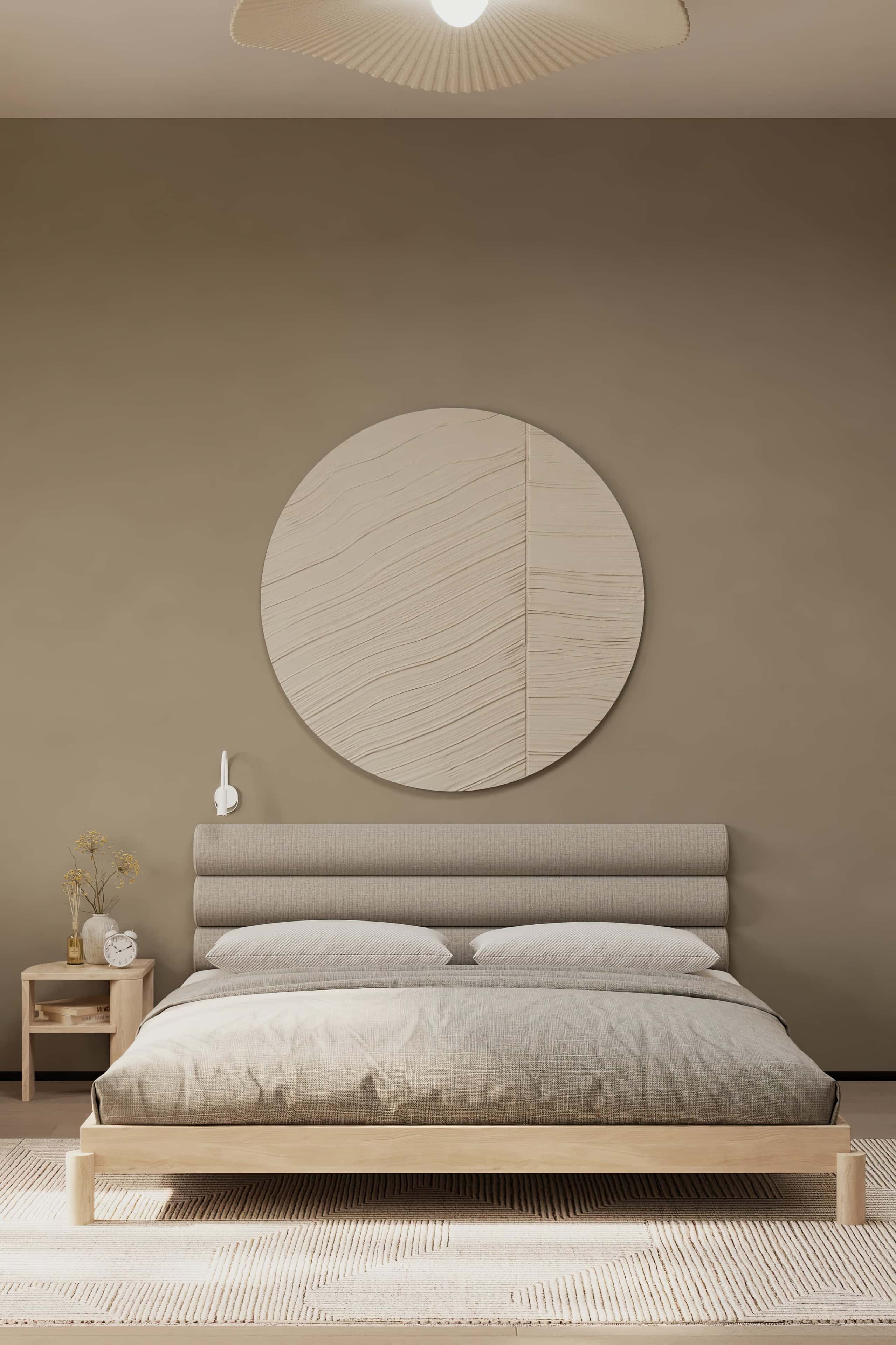 Japandi wnętrze 2026: ciemne drewno, białe ściany i rośliny w małym mieszkaniu.