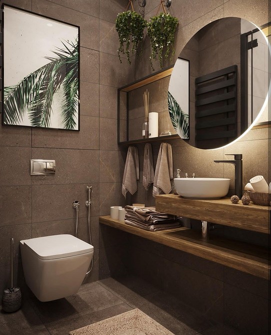 Jasny drewniany blat z pięknym rysunkiem drewna w nowoczesnej kuchni.