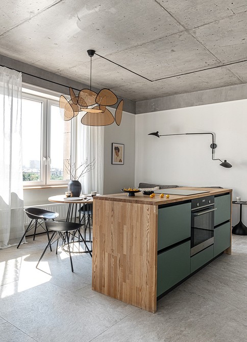 Drewniany blat ze zintegrowanym zlewem: nowoczesne i praktyczne rozwiązanie w kuchni.