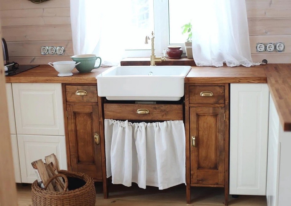 Porównanie metod ochrony blatów drewnianych: olejowanie, lakierowanie, woskowanie - wybierz najlepsze.