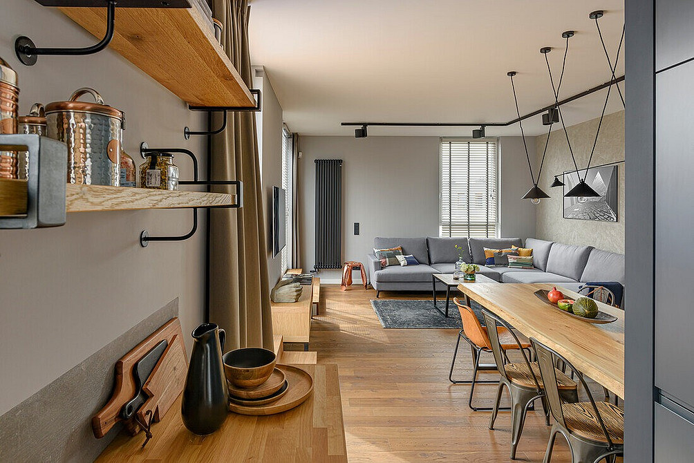 Nowoczesna kuchnia z blatem dębowym jako powierzchnia robocza i stół. Blaty dębowe 2026.