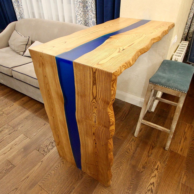 Kuchnia z wyspą, blat dębowy i wbudowany zlew. Blaty dębowe w kuchni.