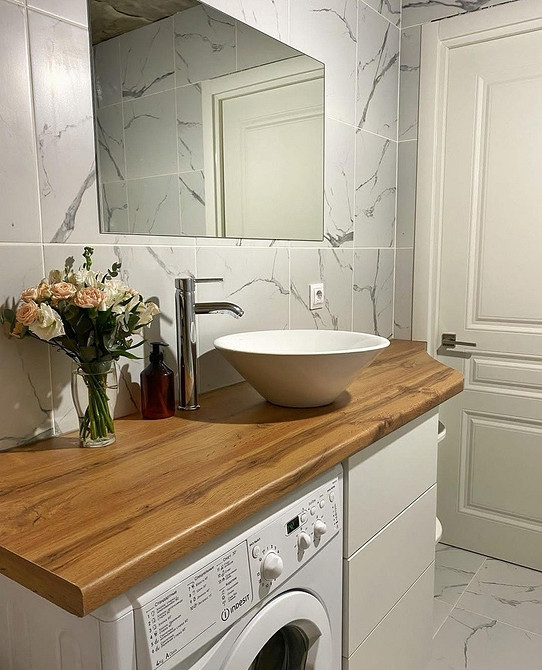 Ciemny blat dębowy w kuchni: stylowe rozwiązanie dla wnętrza.