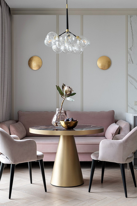 Krzesło tapicerowane z drewnianymi nogami: połączenie stylu i trwałości w 2026