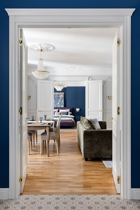 Inspiracje do kuchni: krzesła tapicerowane w aranżacji małego mieszkania w 2026