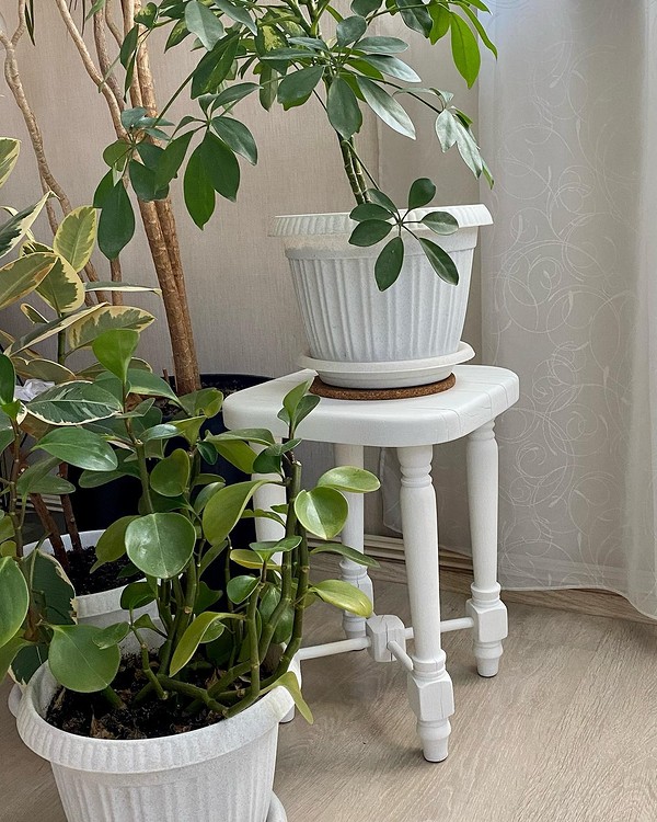 Renowacja ramy DIY. Przerobiona rama jako dekoracja w stylu eklektycznym.