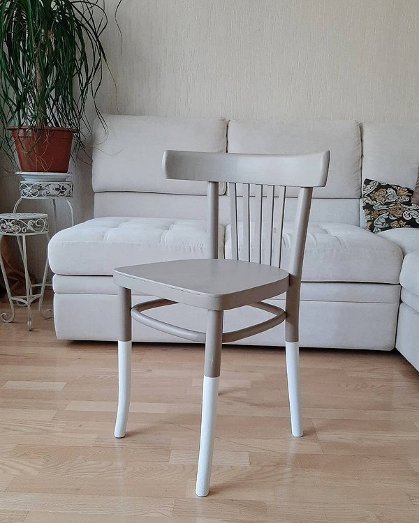 Renowacja półki DIY. Meble vintage w małym mieszkaniu po renowacji.