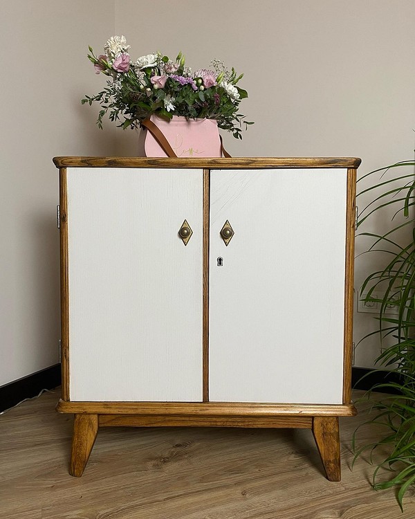 Renowacja szafy DIY. Przerobiona szafa w stylu eklektycznym 2026.