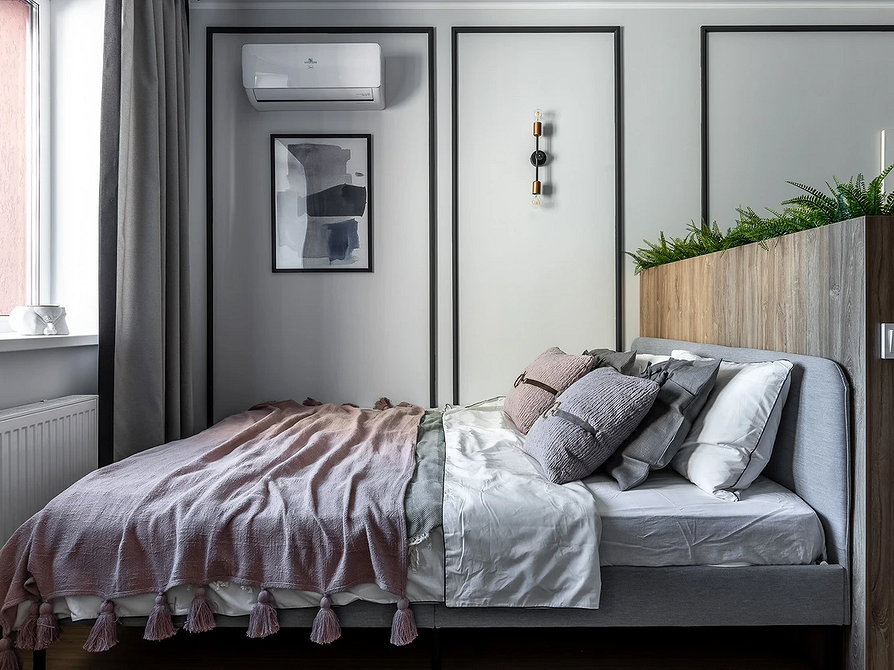 Elegancka sypialnia z łóżkiem na podium podkreślającym nowoczesny styl wnętrza.