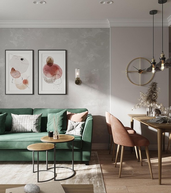 Zielona oaza spokoju Przytulny salon z zieloną kanapą, zasłonami i dekoracyjnymi poduszkami tworzący ciepłą atmosferę.