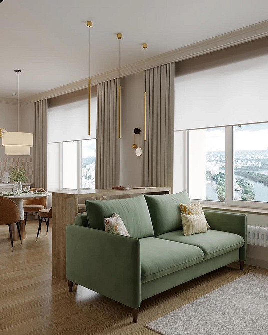 Przytulna zieleń w salonie Zielona kanapa w salonie z poduszkami dekoracyjnymi tworząca przytulną przestrzeń.