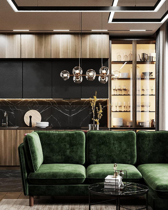 Salonowa zieleń Salon z zieloną kanapą, dekoracyjnymi poduszkami i zasłonami. Aranżacja salonu.