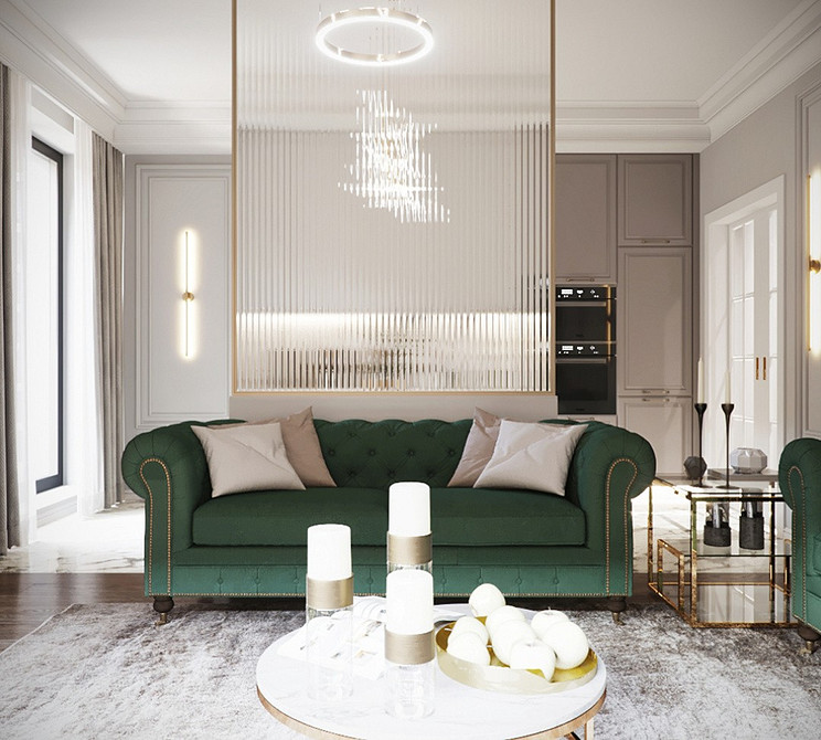 Elegancja w zieleni Elegancka zielona kanapa w aranżacji wnętrza, dopełniona dekoracyjnymi poduszkami i zasłonami.