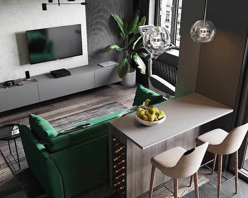 Mała zielona sofa Niewielka zielona sofa w salonie z jaskrawymi akcentami żółtego i niebieskiego, tworząca energetyczną kompozycję.