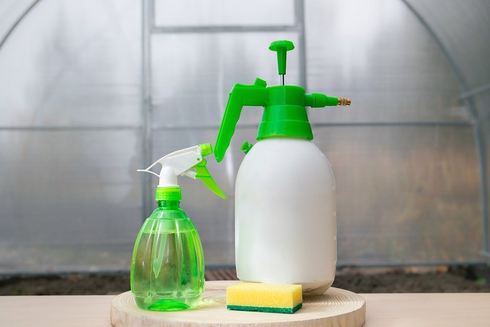 Jesienne przygotowanie szklarni do zimy: ochrona przed fytoftorą i szkodnikami na 2026