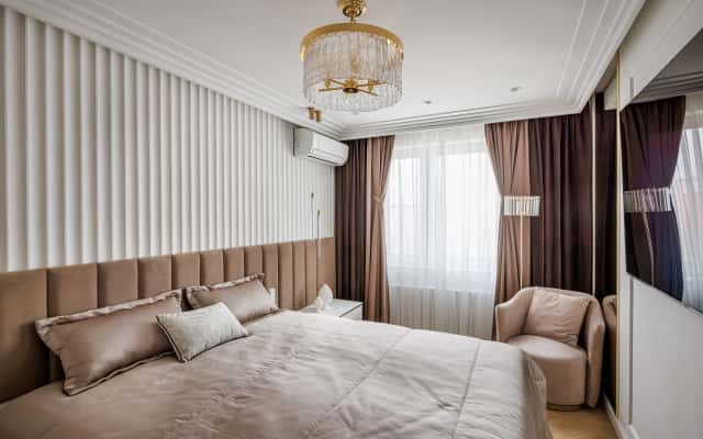 Luksusowy remont mieszkania 2026: nowoczesny salon z дизайнерськими фресками na ścianach