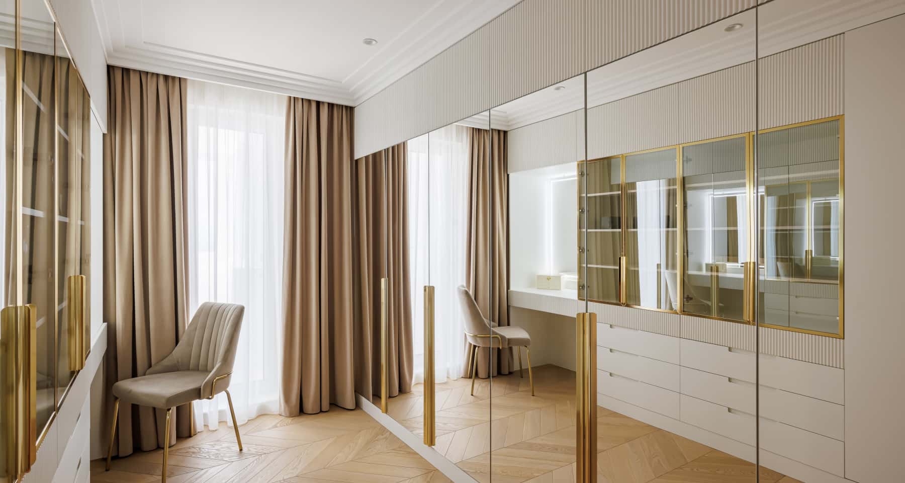 Luksusowy remont 2026: przestronna kuchnia z мармуровою стільницею i nowoczesnym oświetleniem