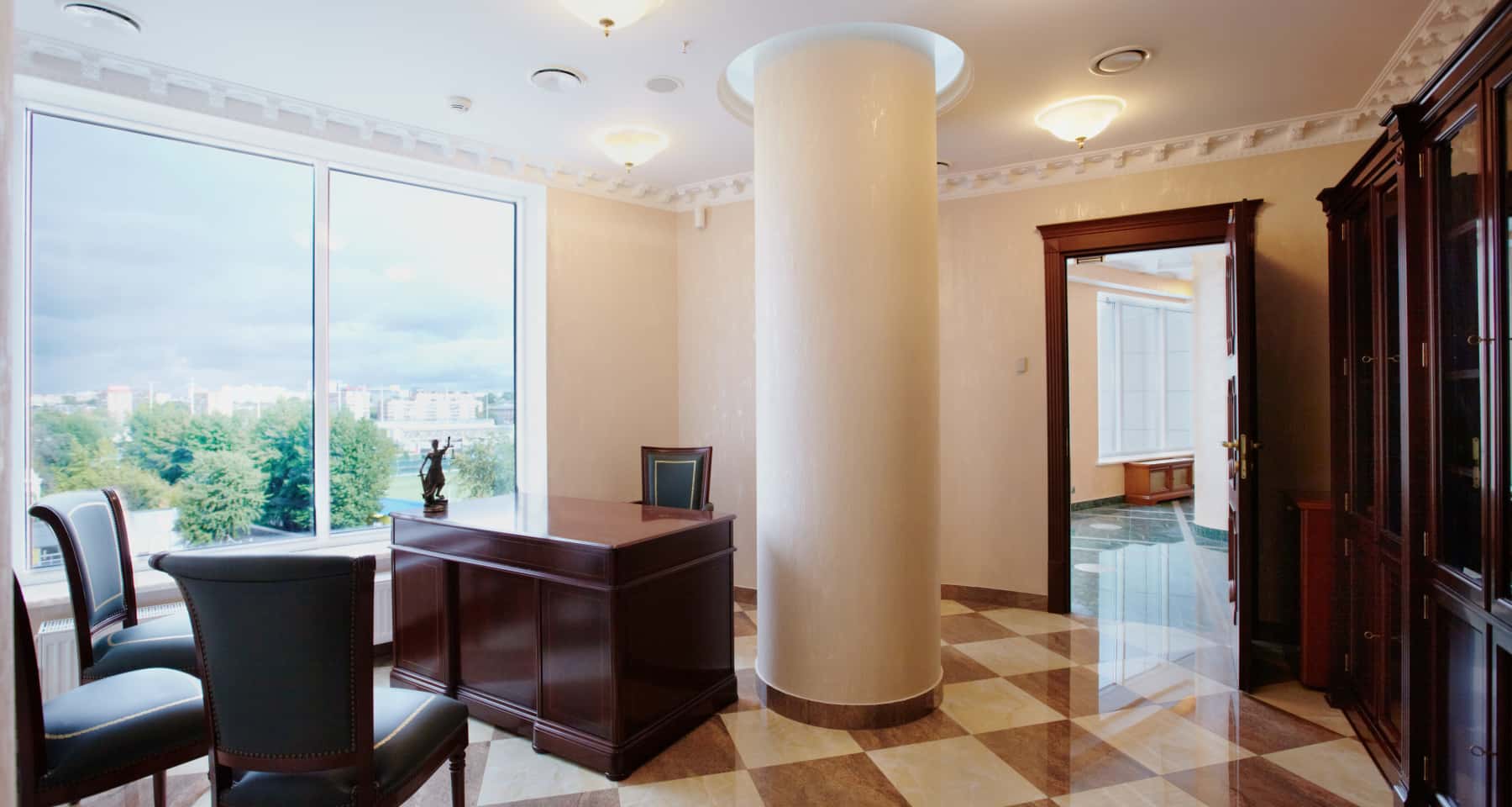 Remont biura pod klucz 2026: przykład nowoczesnej i funkcjonalnej przestrzeni biurowej.