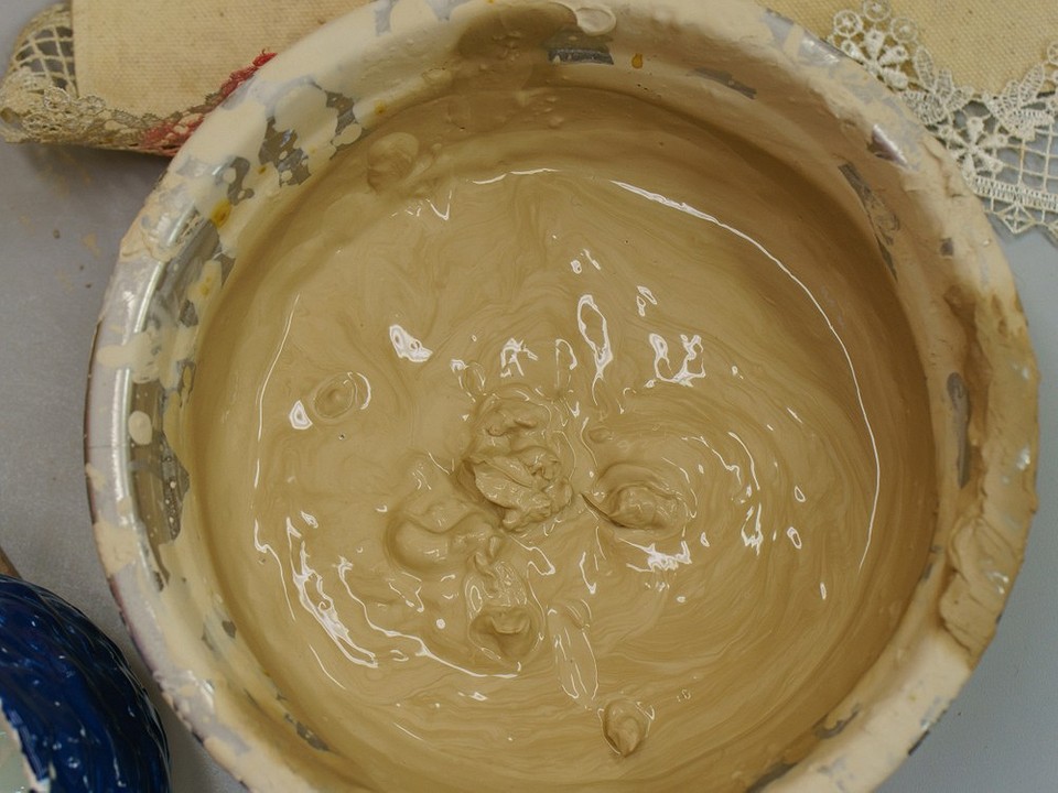 Dalie: Przegląd przed zimą Przegląd karp dalii przed przechowywaniem: Usuwanie uszkodzeń i dezynfekcja.