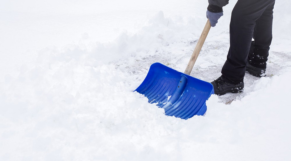 Odśnieżanie podwórka: Porady, jak efektywnie i bezpiecznie usunąć śnieg z posesji.