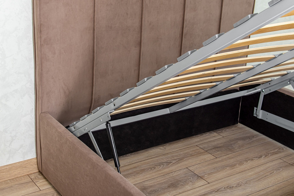 Samodzielny montaż łóżka z podnośnikiem: etapy składania z fotografiami i instrukcjami