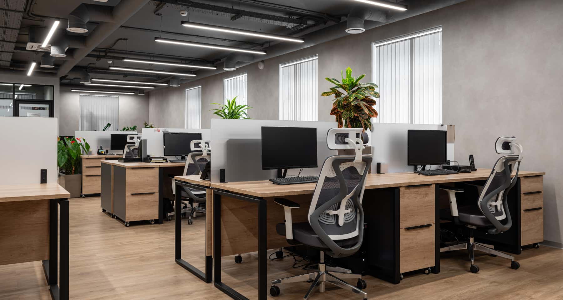 Udany kapitalny remont biura w Kijowie z użyciem nowoczesnych materiałów.